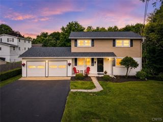 508 Glenview Parkway, Camillus, NY 13219