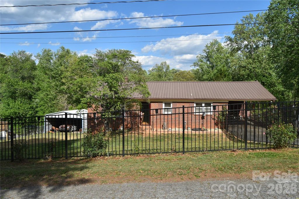 1082 Maple Street, Granite Falls, NC 28630
