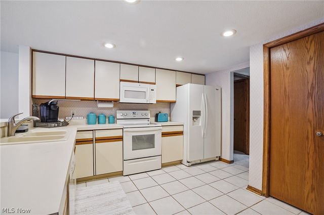 2178 Stone Creek Trail, Cuyahoga Falls, OH 44223