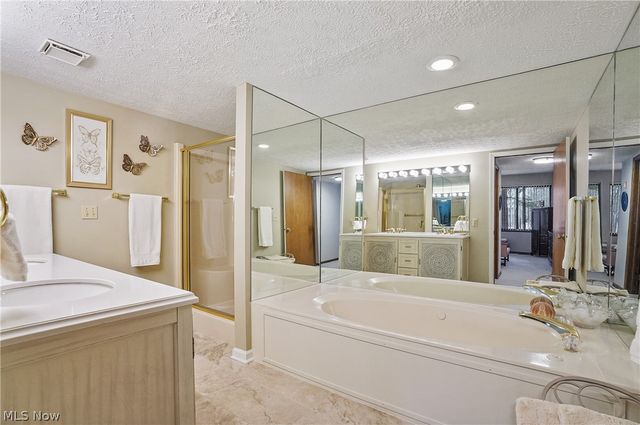 2178 Stone Creek Trail, Cuyahoga Falls, OH 44223