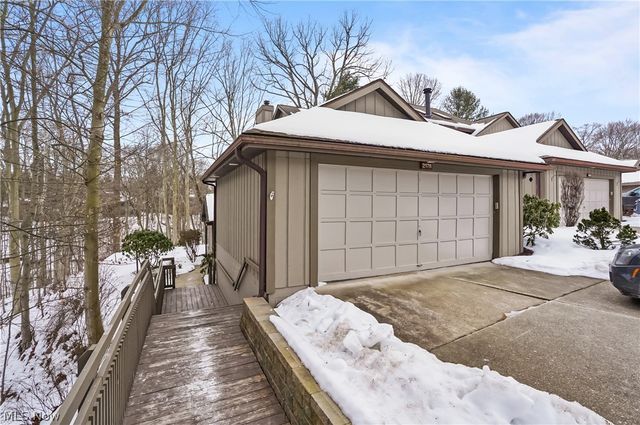 2178 Stone Creek Trail, Cuyahoga Falls, OH 44223