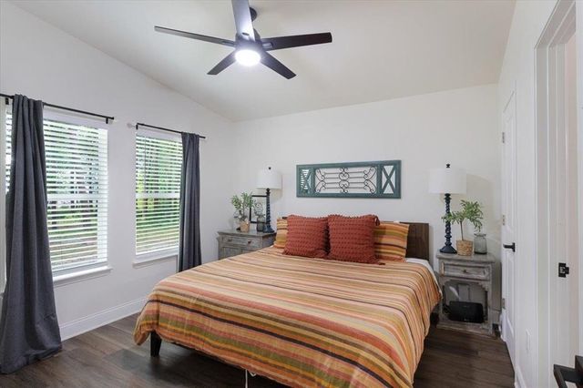 299 SOUTHSHORE DR, Lone Star, TX 75668