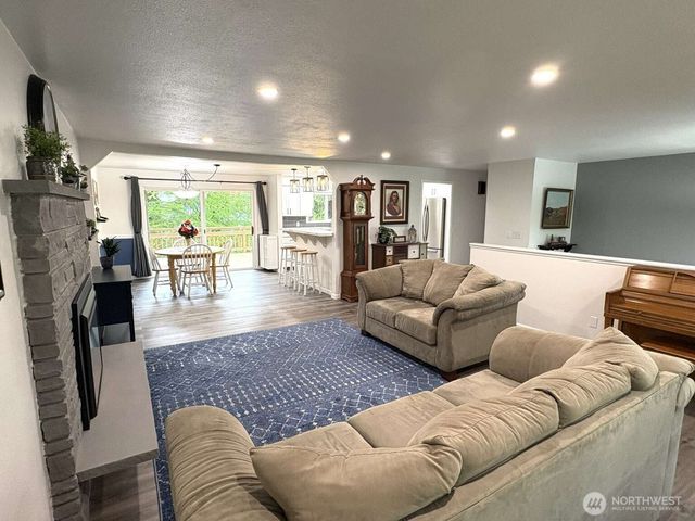 13042 SE 184th Place, Renton, WA 98058