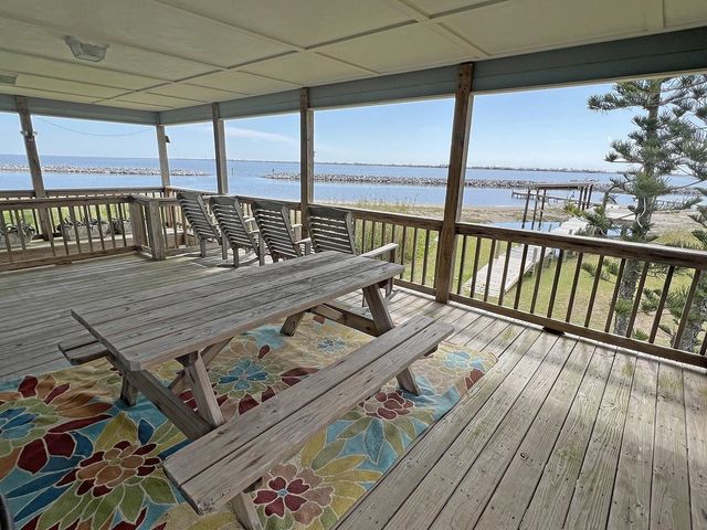 160 E Central Ave, Grand Isle, LA 70358
