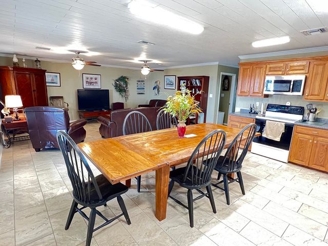 160 E Central Ave, Grand Isle, LA 70358