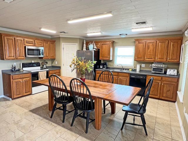 160 E Central Ave, Grand Isle, LA 70358