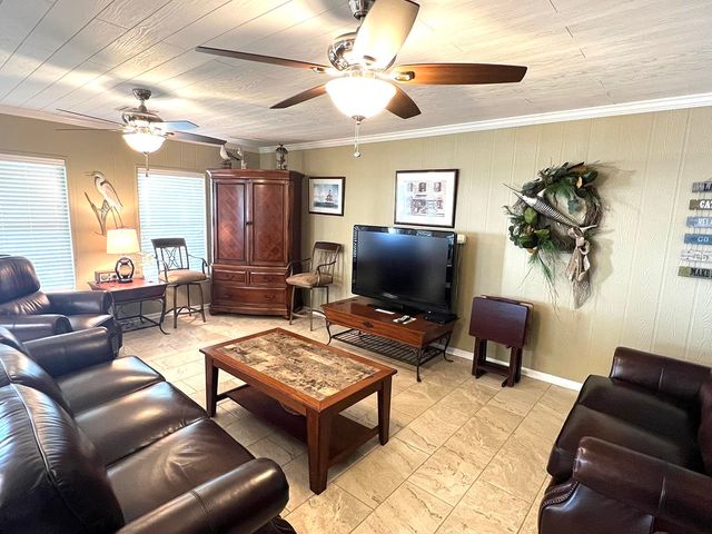 160 E Central Ave, Grand Isle, LA 70358