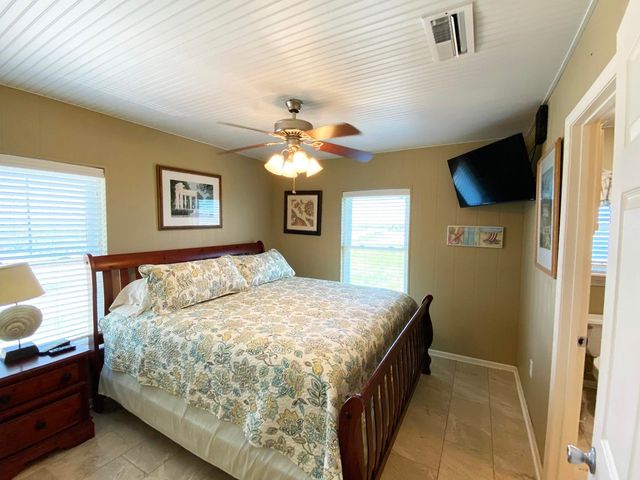 160 E Central Ave, Grand Isle, LA 70358