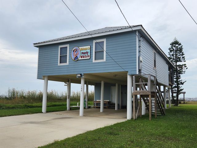 160 E Central Ave, Grand Isle, LA 70358