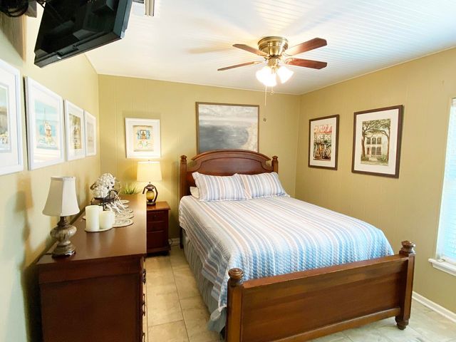 160 E Central Ave, Grand Isle, LA 70358