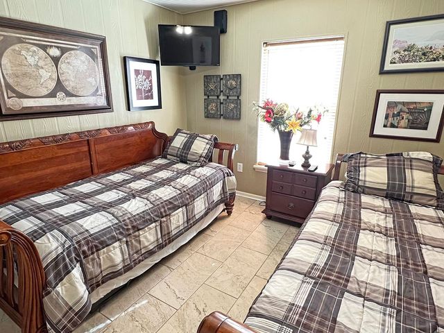 160 E Central Ave, Grand Isle, LA 70358