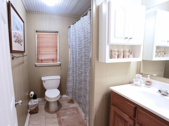 160 E Central Ave, Grand Isle, LA 70358