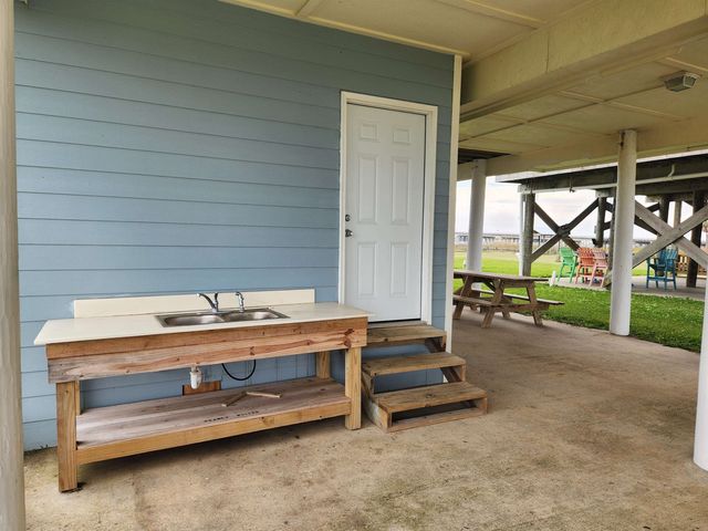 160 E Central Ave, Grand Isle, LA 70358