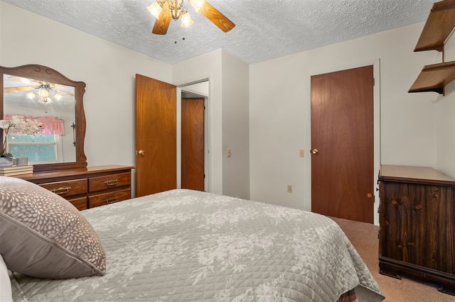 806 E 4th Street, Lawton, MI 49065