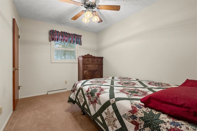 806 E 4th Street, Lawton, MI 49065