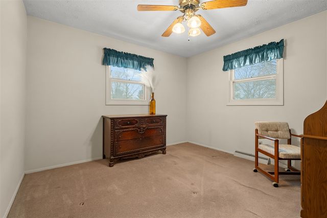 806 E 4th Street, Lawton, MI 49065