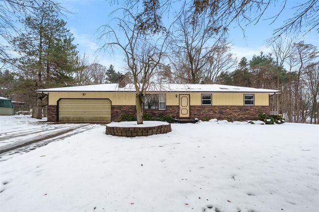 806 E 4th Street, Lawton, MI 49065