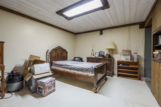 806 E 4th Street, Lawton, MI 49065