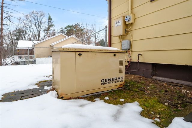 806 E 4th Street, Lawton, MI 49065