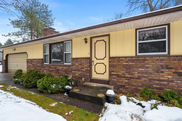 806 E 4th Street, Lawton, MI 49065