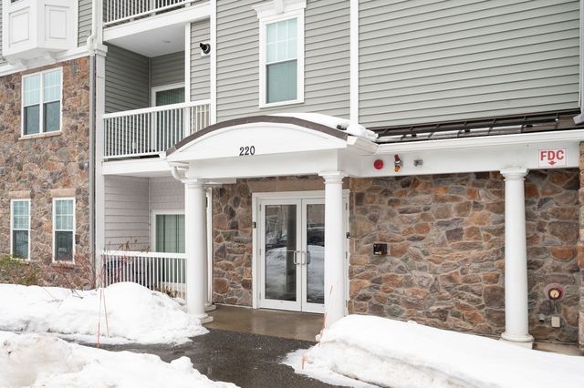 220 Martins Landing 411, North Reading, MA 01864