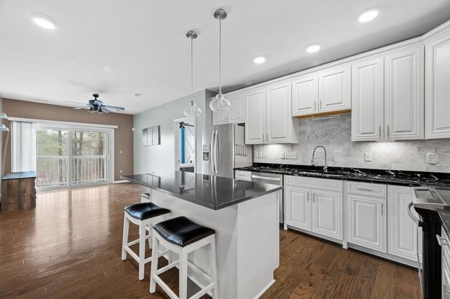 220 Martins Landing 411, North Reading, MA 01864