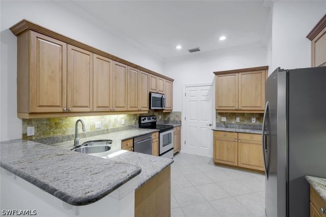 15501 Cadiz LN, Naples, FL 34110