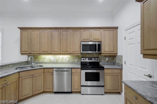 15501 Cadiz LN, Naples, FL 34110