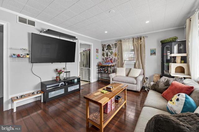 646 BARCLAY AVE, Morrisville, PA 19067