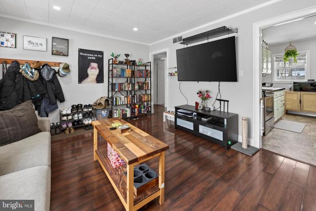 646 BARCLAY AVE, Morrisville, PA 19067