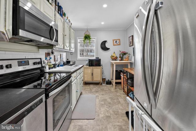 646 BARCLAY AVE, Morrisville, PA 19067