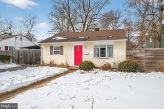 646 BARCLAY AVE, Morrisville, PA 19067