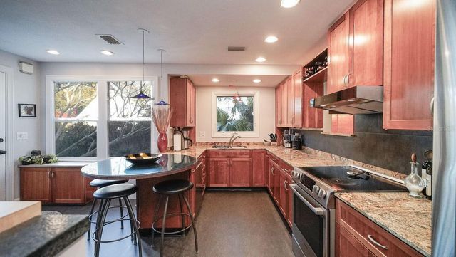 115 21ST AVENUE NE, St Petersburg, FL 33704