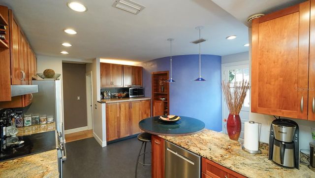 115 21ST AVENUE NE, St Petersburg, FL 33704