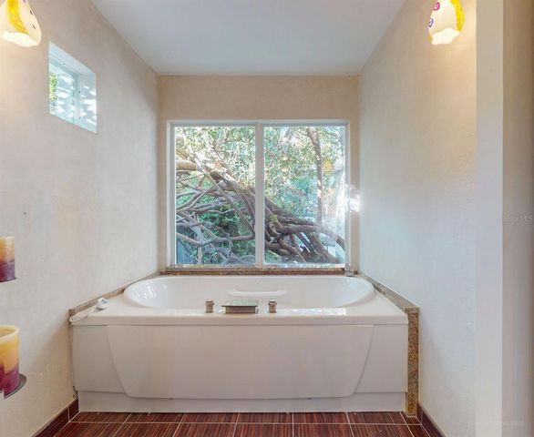 115 21ST AVENUE NE, St Petersburg, FL 33704