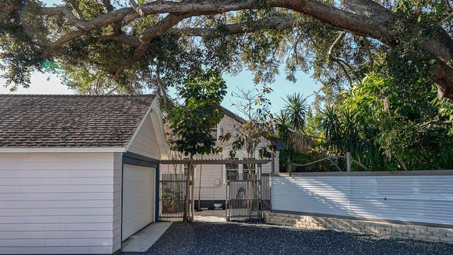 115 21ST AVENUE NE, St Petersburg, FL 33704