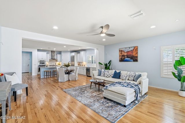 8158 N Circulo El Palmito, Tucson, AZ 85704