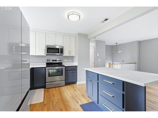 1330 Sw Hume St, Portland, OR 97219