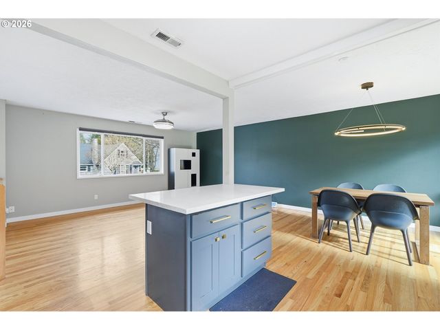 1330 Sw Hume St, Portland, OR 97219