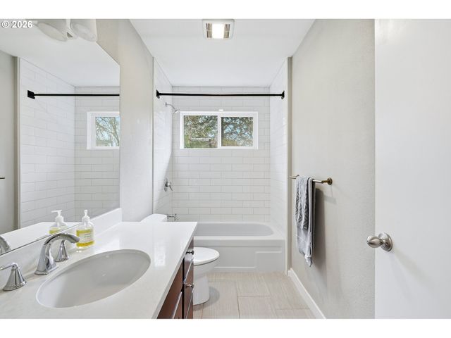 1330 Sw Hume St, Portland, OR 97219