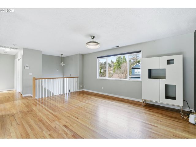 1330 Sw Hume St, Portland, OR 97219