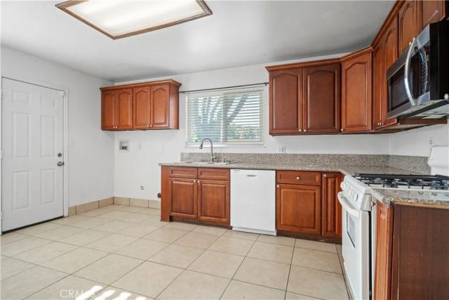 1854 Cleveland, San Bernardino, CA 92411