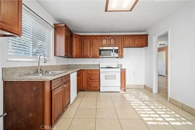1854 Cleveland, San Bernardino, CA 92411