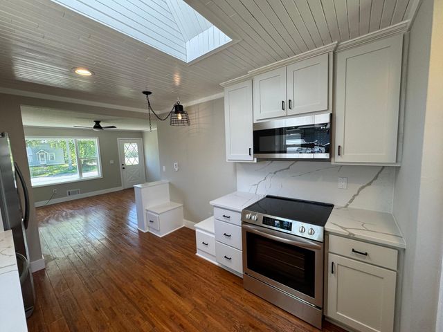 1647 Marsh Avenue, Maple Plain, MN 55359