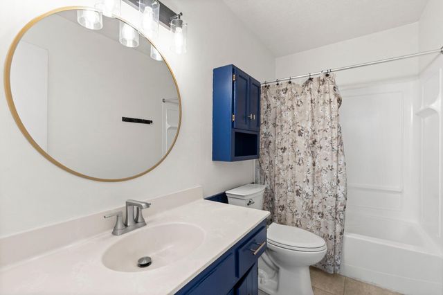 6652 Gretchen Lane N, Oakdale, MN 55128