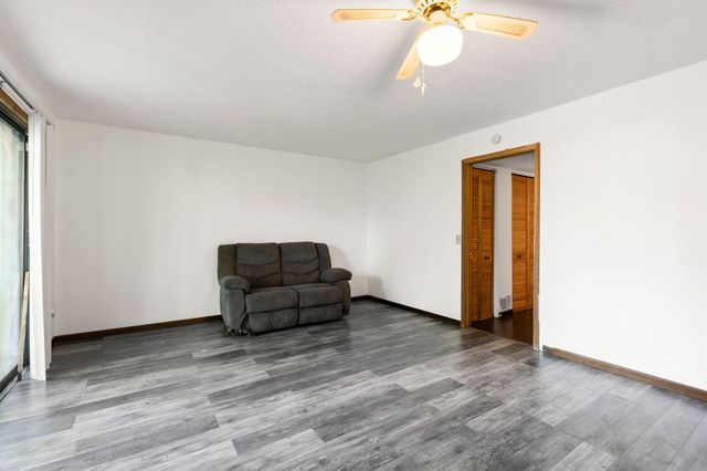6652 Gretchen Lane N, Oakdale, MN 55128