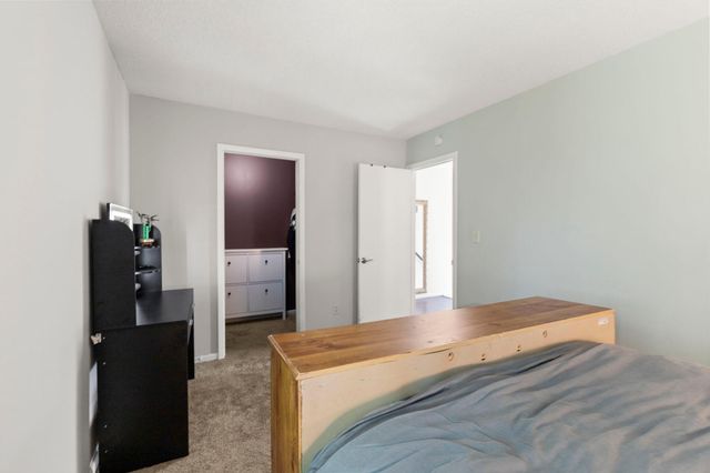 6652 Gretchen Lane N, Oakdale, MN 55128