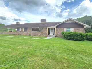 1305 College Heights Road, Johnson City, TN 37604