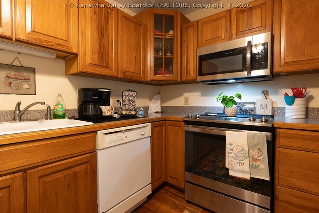 50 Mountaineer Heights Drive, Elkview, WV 25071