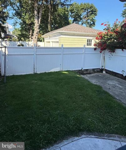 7 W COOKE AVE, Glenolden, PA 19036